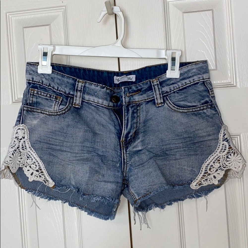 Denim shorts, light wash